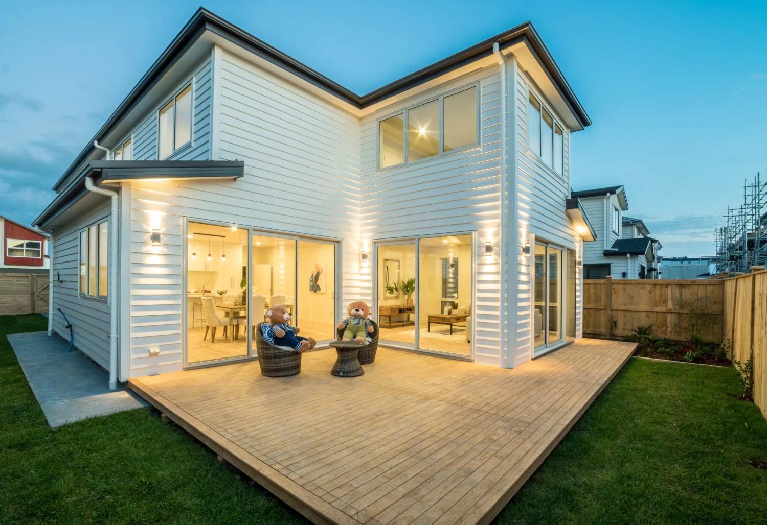 Pinefield Road, Deck