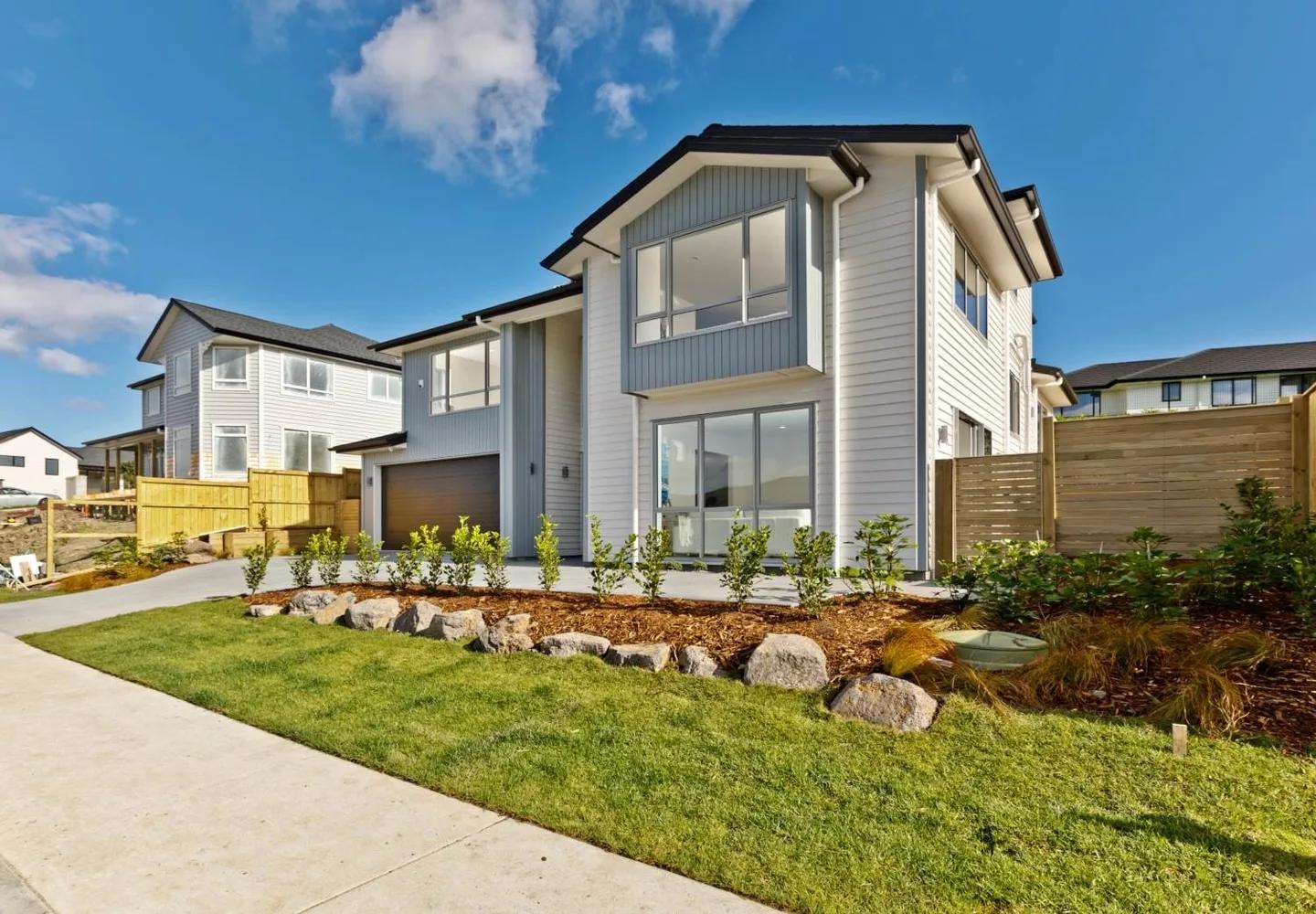 Colonial Drive, Front