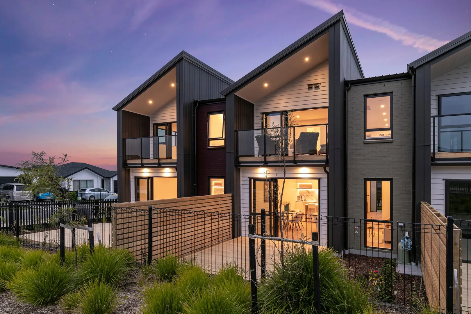 33 Spars Road, Back