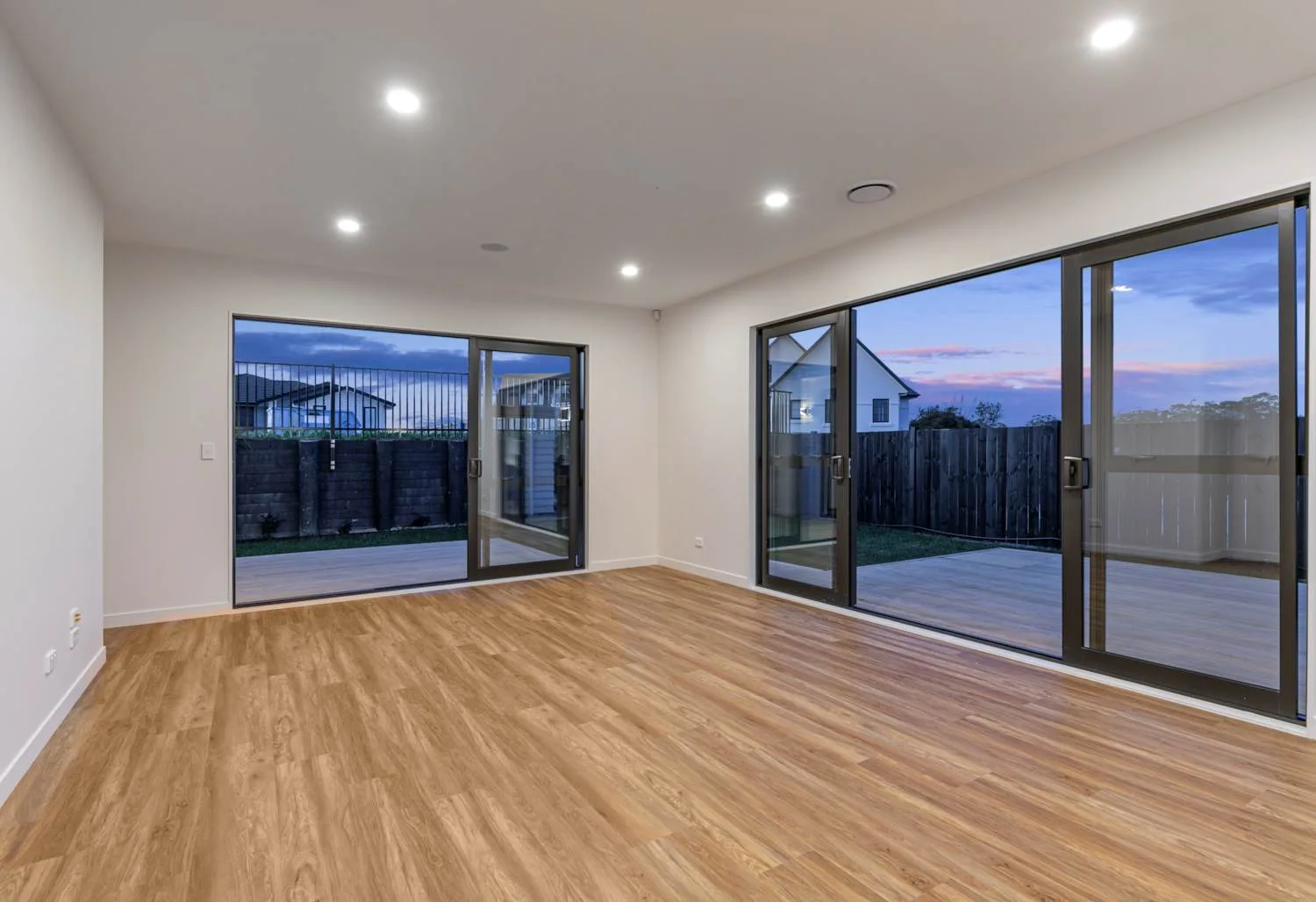 57 Waiwai Drive, Lounge